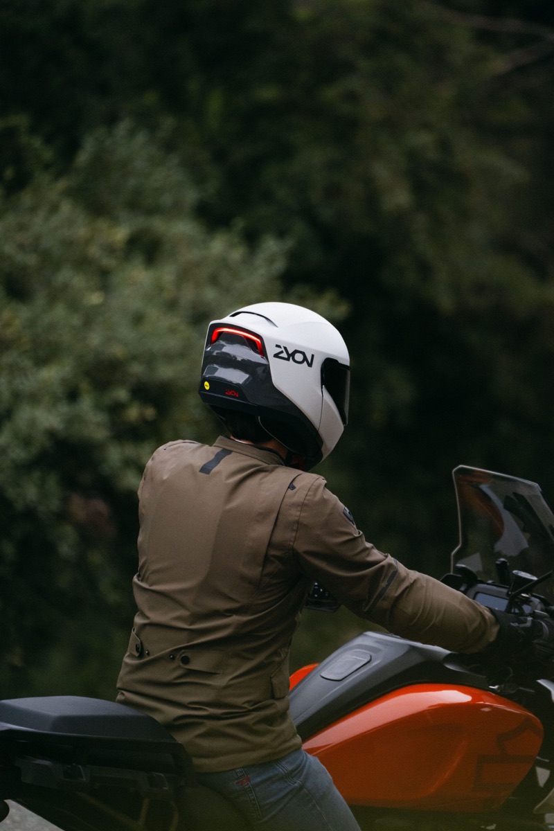 ZYON Helmets · Beschaffung zwischen Hersteller und Engineering-Zulieferer